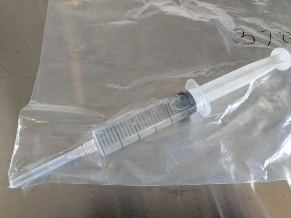 Liquid culture syringe