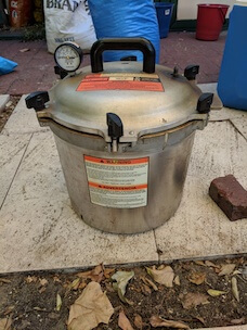 Pressure cooker sealed
