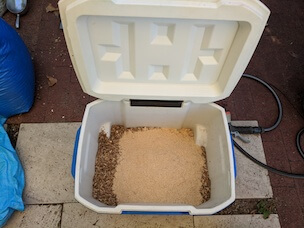 Sawdust and bran in an esky